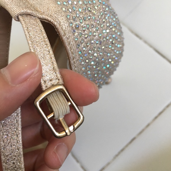 High-heeled shoes - Picture 4 of 4